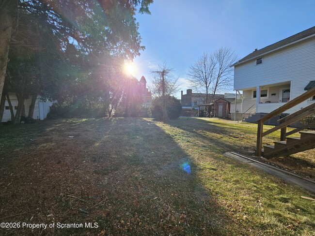 Building Photo - 119 N River St