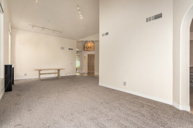 Building Photo - 10126 E Cochise Dr