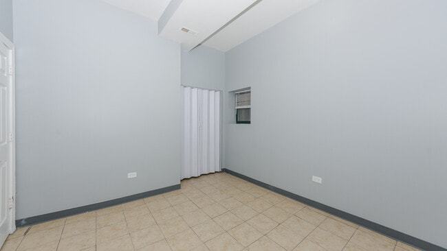 Building Photo - 6917 S Paxton Ave