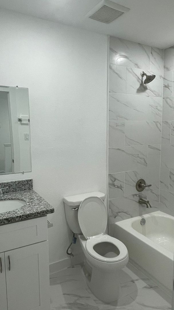Building Photo - Beautiful house, perfect for families!!