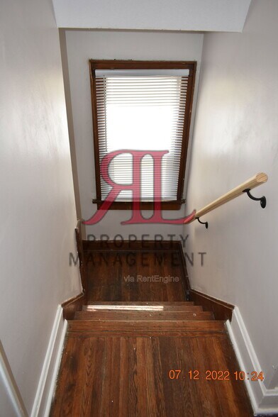 Building Photo - 765 E Deshler Ave
