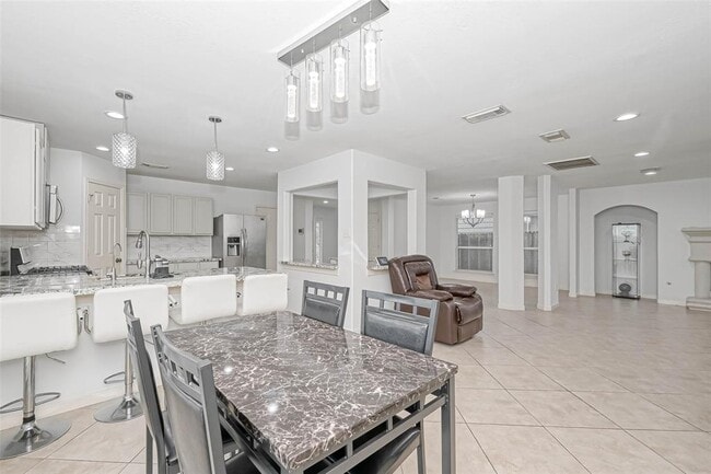 Building Photo - 14802 Dorray Ln