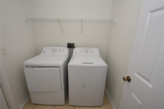 Building Photo - 12 Pierce Ln