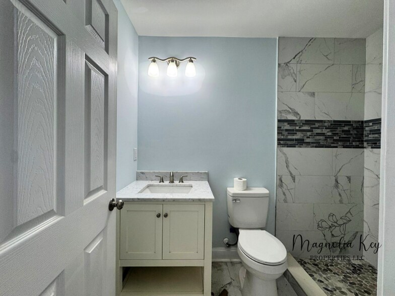 Building Photo - 403 73rd Ave N