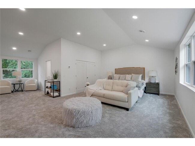 Building Photo - 5111 Colonial Dr