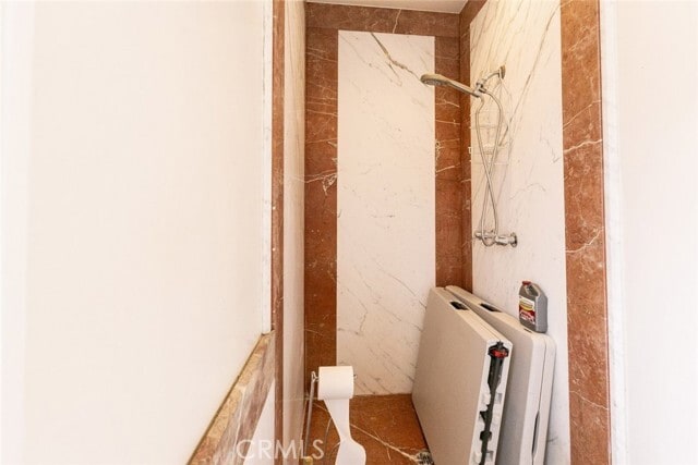 Building Photo - 7935 Hazeltine Ave