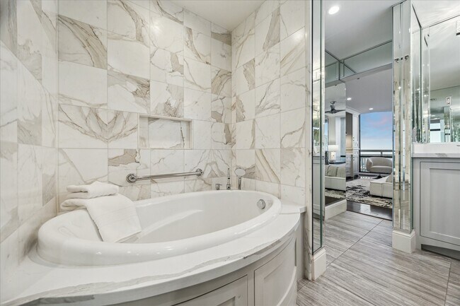 Building Photo - 15 Greenway Plz