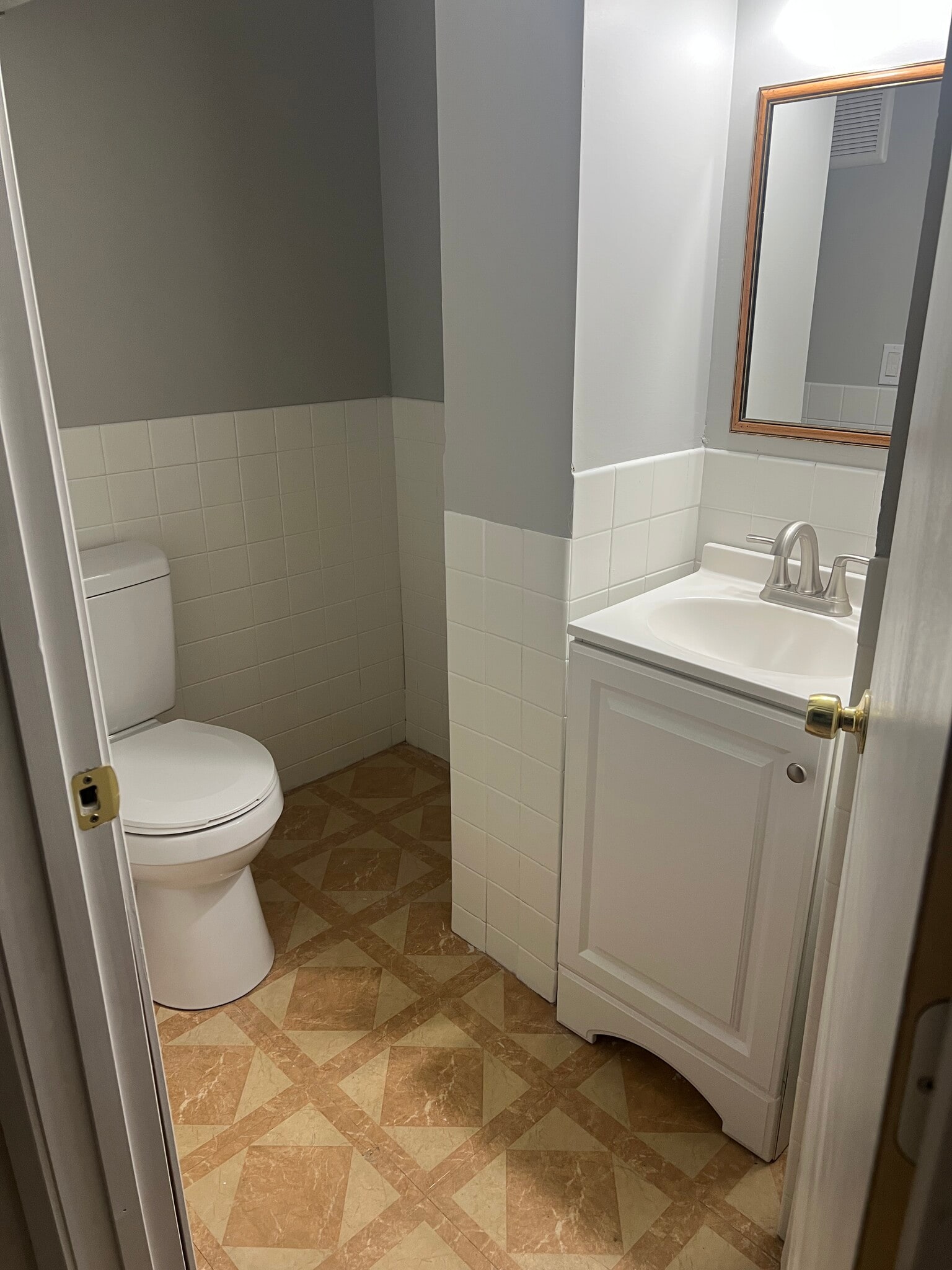 down stairs bathroom - 6435 Myron Ave