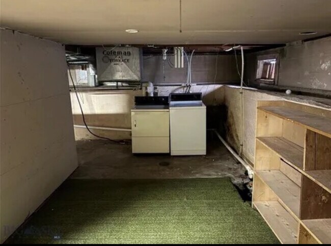 Building Photo - 2025 Grand Ave