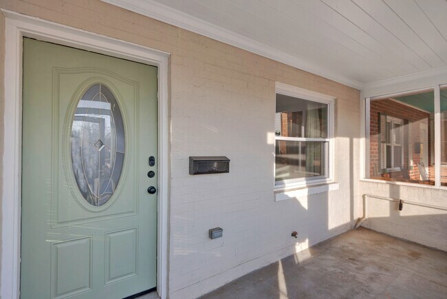 Building Photo - 3428 Dix St NE