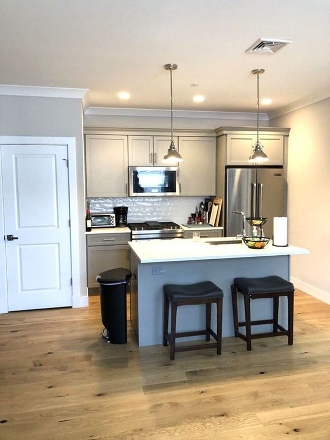Building Photo - Room Available in Modern 2BR Condo – Jeffr...