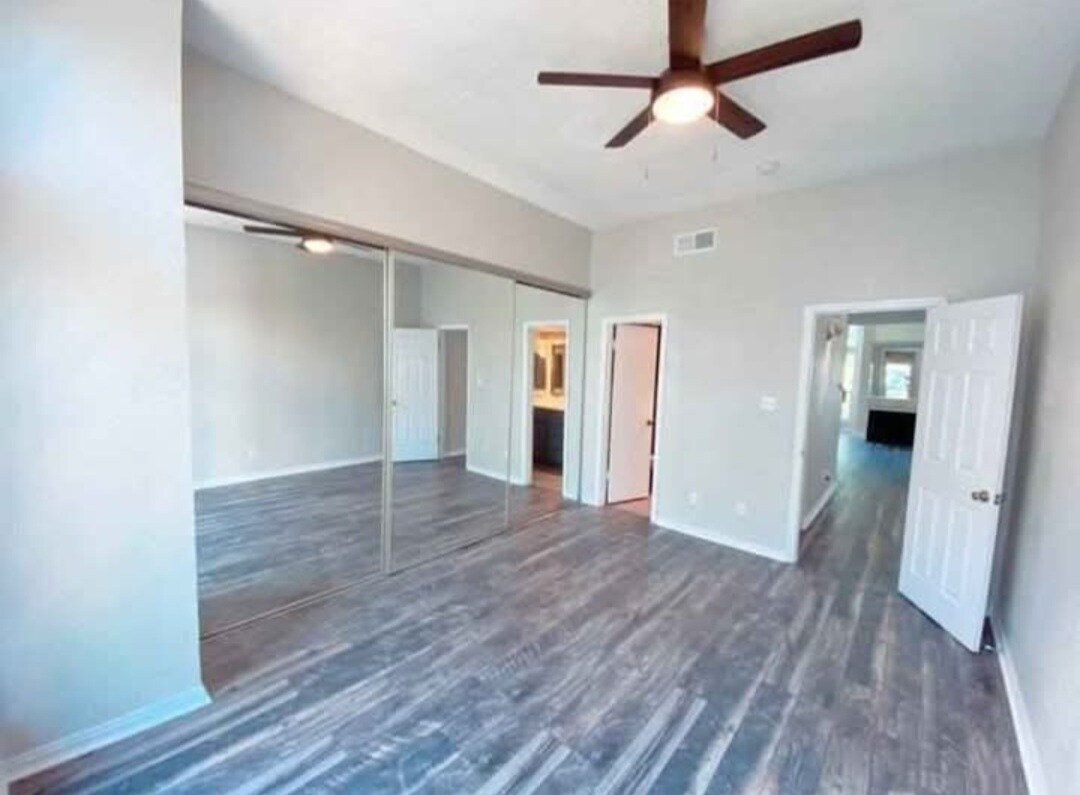 Building Photo - 3406 Country Club Dr W