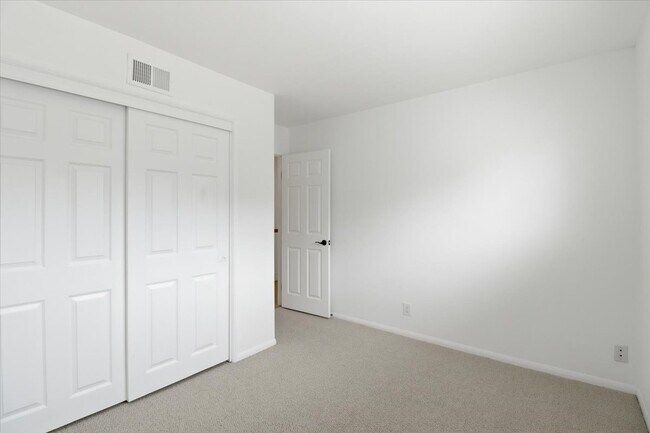 Building Photo - 577 Houston Dr