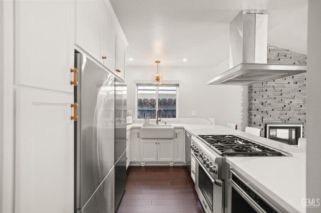 Building Photo - Upgraded 3 Bed 2 Bath in NE Bakersfield