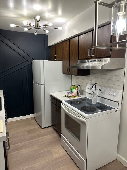 Building Photo - 2008 Military St