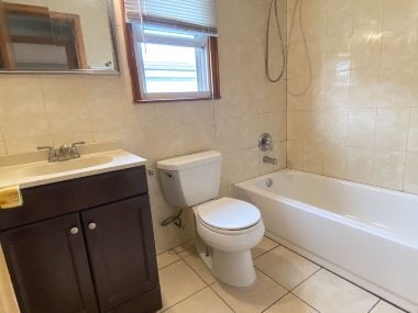 Building Photo - 330 Sussex St