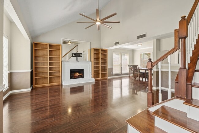 Building Photo - 14310 Sun Harbor Dr