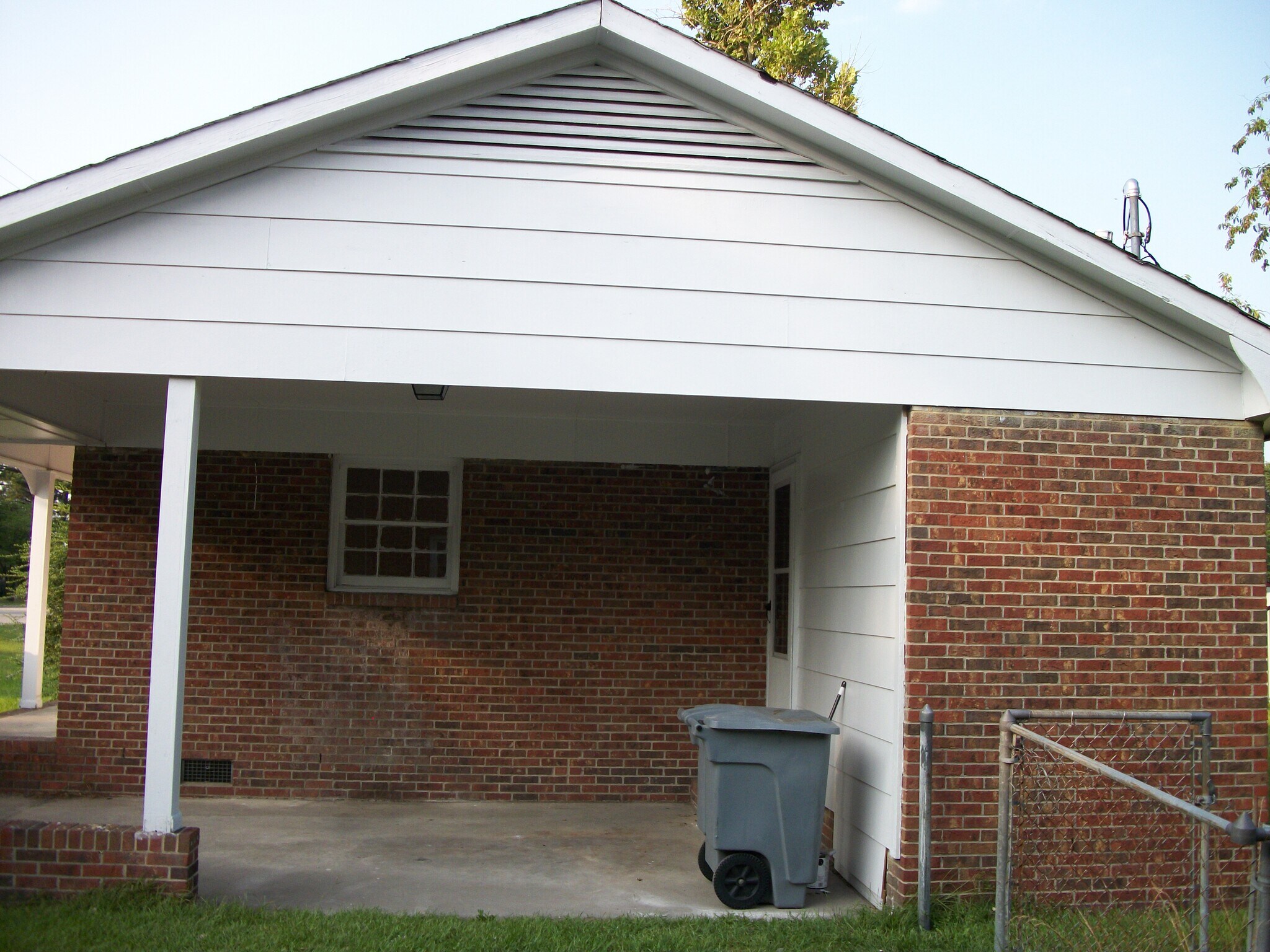 Building Photo - 2051 Martin Luther King Dr Lumberton, NC 28358