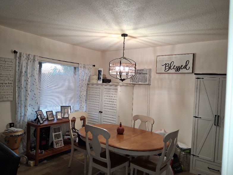 Building Photo - 1022 S Vancouver Ave