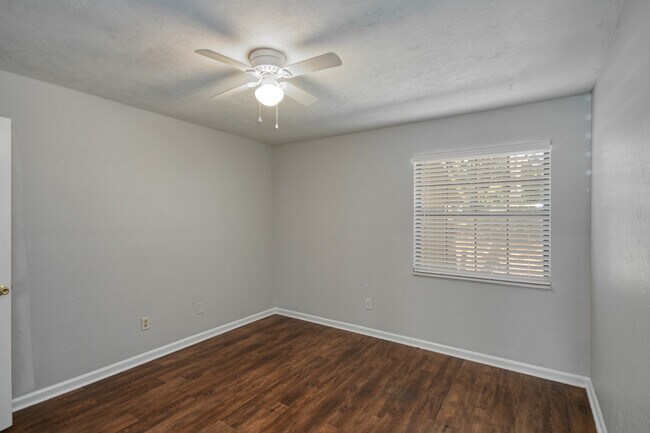 Building Photo - 1340 Cherry St