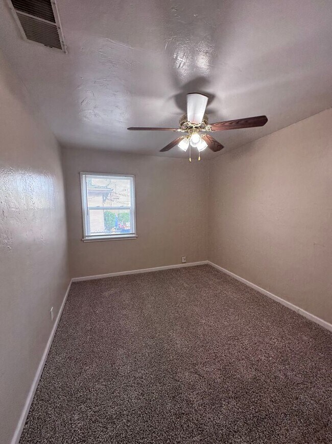 Building Photo - 2114 Brundage Ln