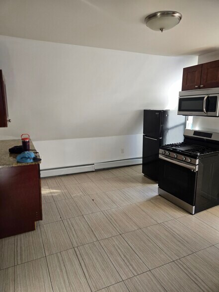 Building Photo - 316 Summer Ave