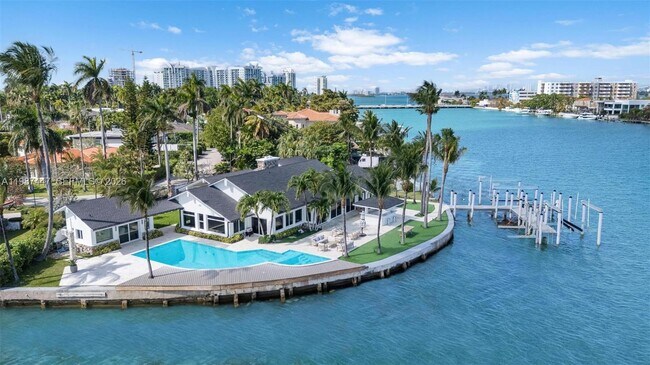 Building Photo - 1365 Bay Terrace