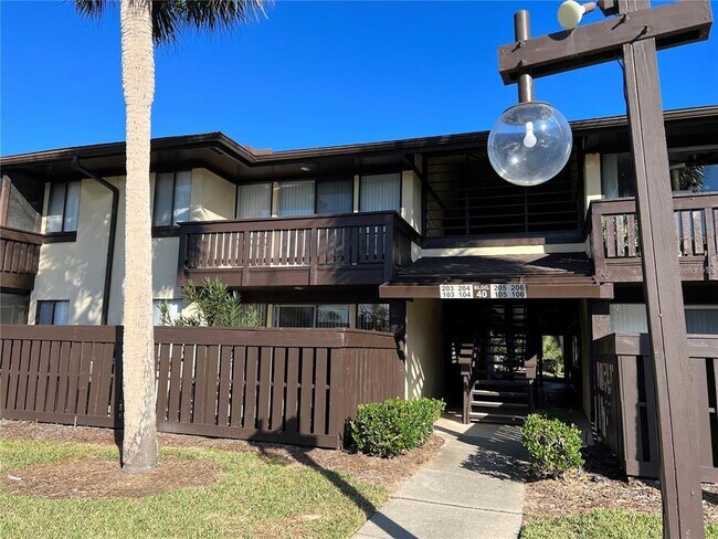 Primary Photo - 40 Club House Dr