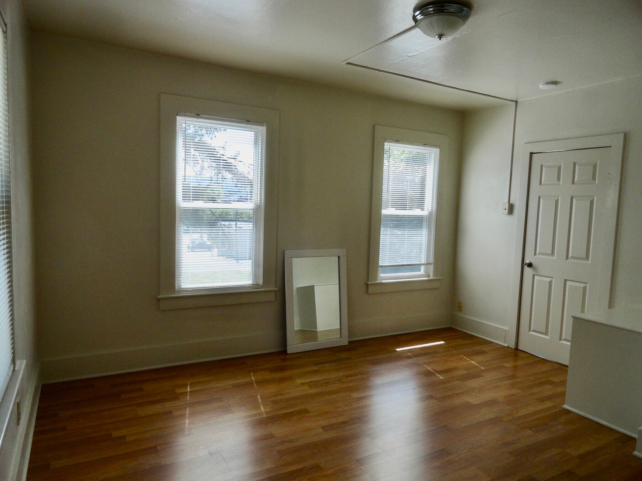 Building Photo - 68 Ingraham St