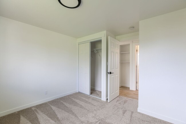 Building Photo - **Comfortable Oak Harbor Rambler Available...