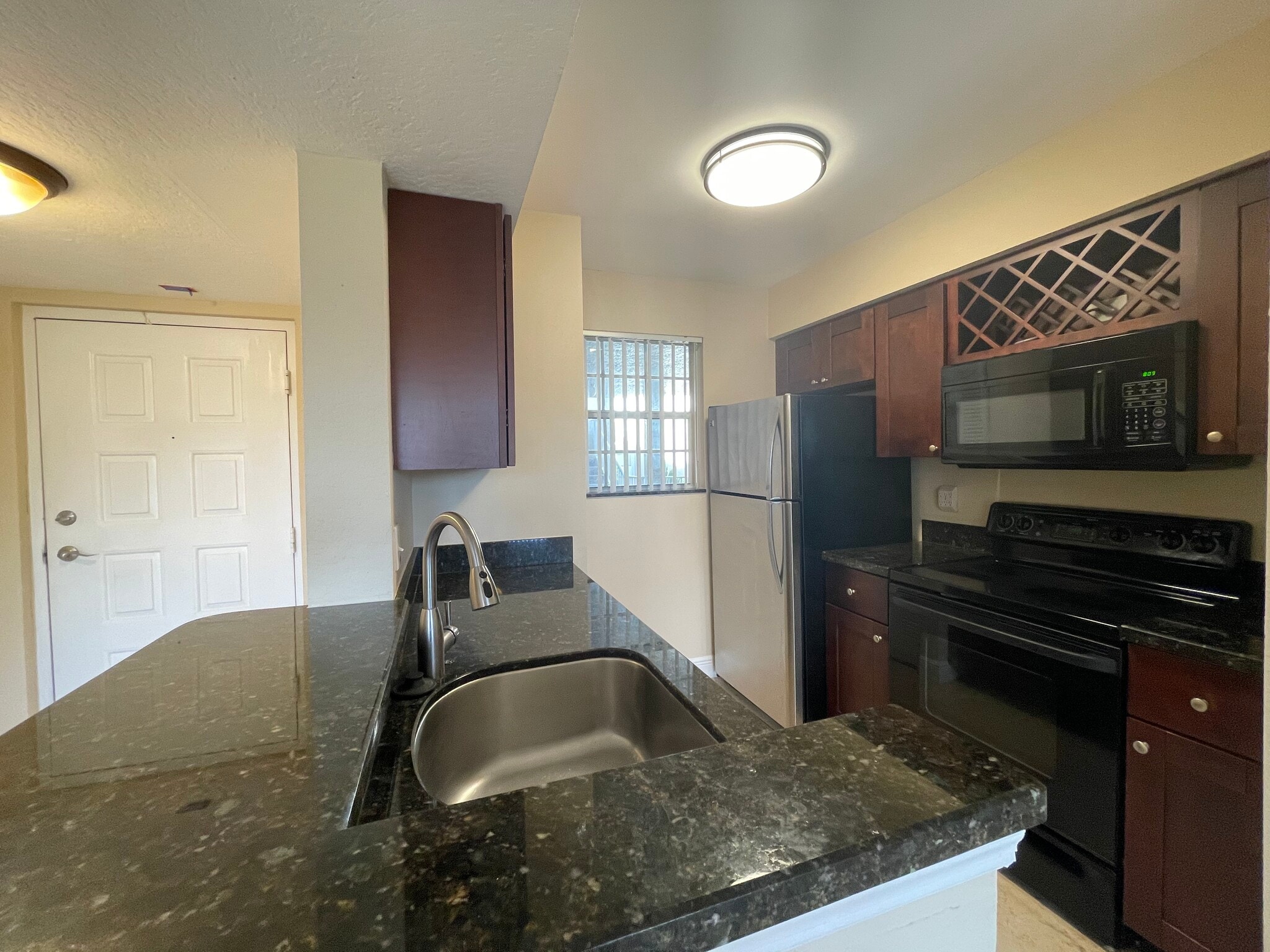 Building Photo - 2810 N Oakland Forest Dr