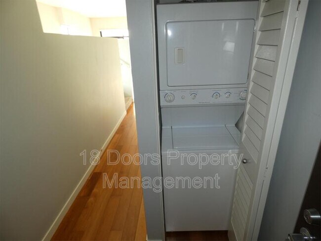 Building Photo - 889 Date St