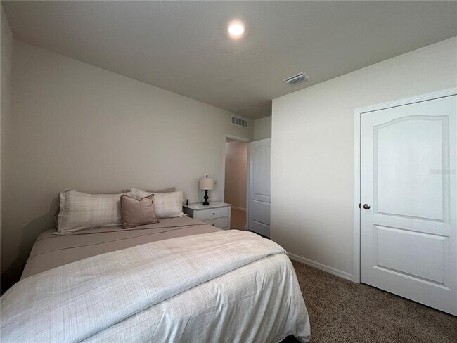 Building Photo - 2219 Lake Preserve Cir