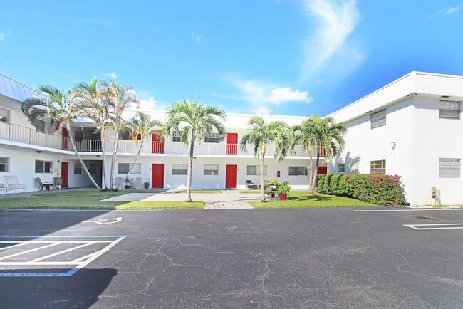 Building Photo - 402 Lake Shore Dr