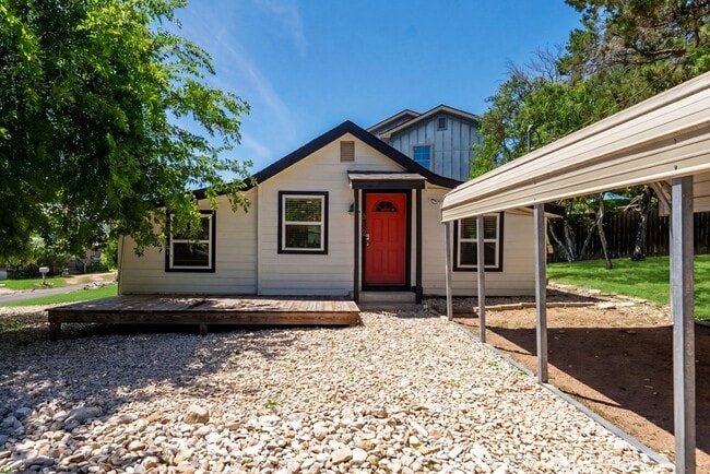 Building Photo - 612 Tanglewood Ln