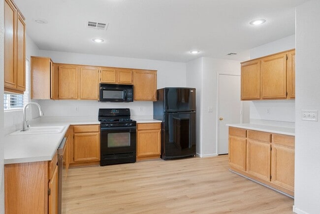 Building Photo - BEAUTIFUL 3 BED HOME IN SUMMERLIN- NEW FLOORING! HUGE LOFT!