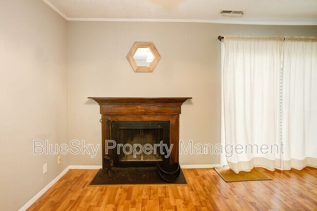 Building Photo - 688 Lockesley Terrace
