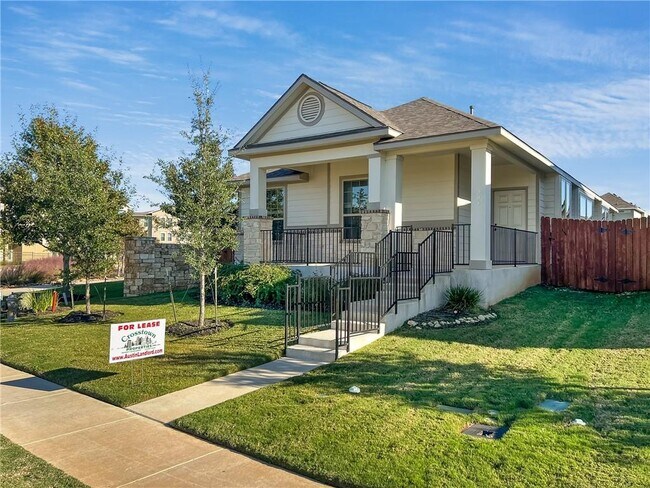 Building Photo - 308 S Brook Dr