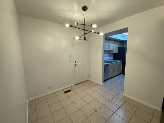 Building Photo - 6980 S Essex Court Cir