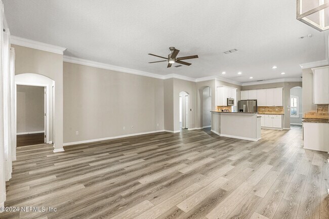 Building Photo - 1892 Vista Lakes Dr