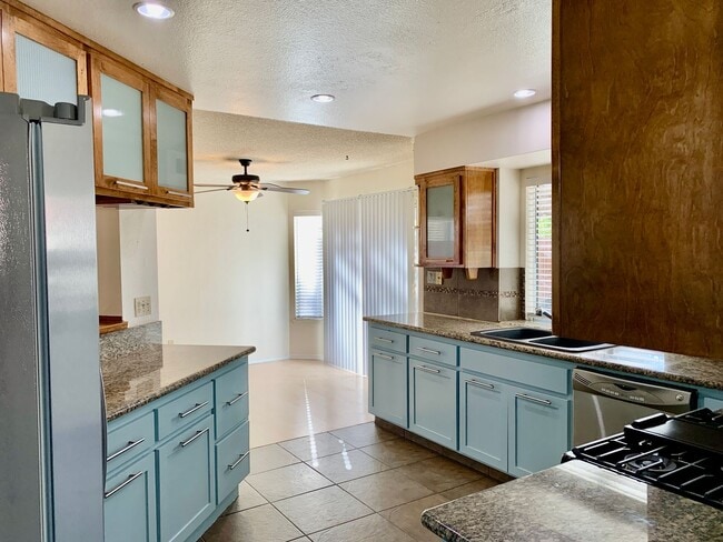 Building Photo - Beautiful Northwest Bakersfield Home with Solar - Ready for Immediate Move In!