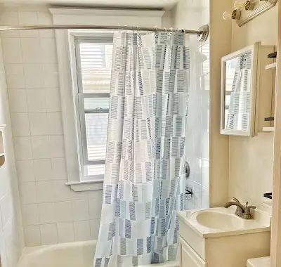 Building Photo - Good credit & Solid income a must!