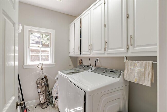 Building Photo - 2127 Ryegate Ct