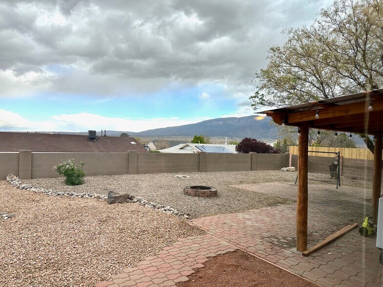 Building Photo - 2598 Withington Peak Dr NE