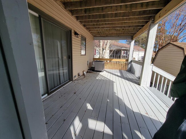 Building Photo - 33 Brooklyn Ave