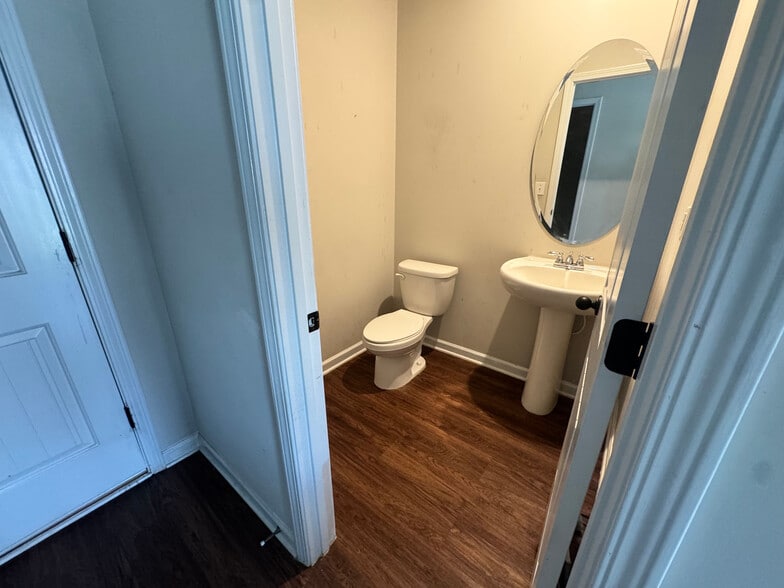 Building Photo - Room in House on Brightside Pkwy