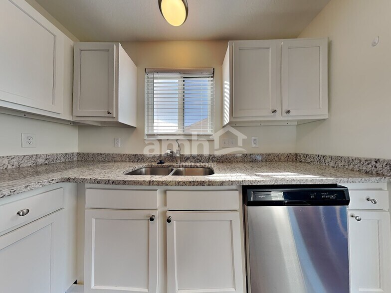 Building Photo - 10718 Anna Ln