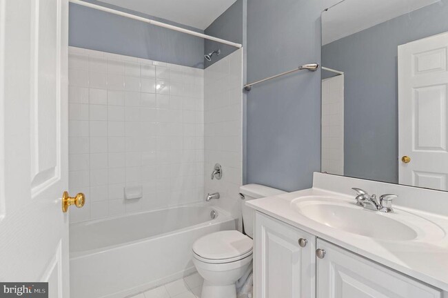 Building Photo - 5061 Cameo Terrace