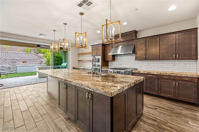 Building Photo - 4631 Amazing View St