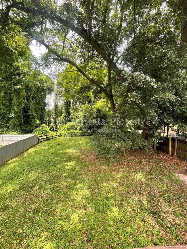 Building Photo - 2706 White Oak Dr